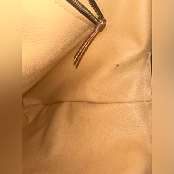 Authentic Extremely Large Etro leather shoulder bag. - Picture 13 of 14